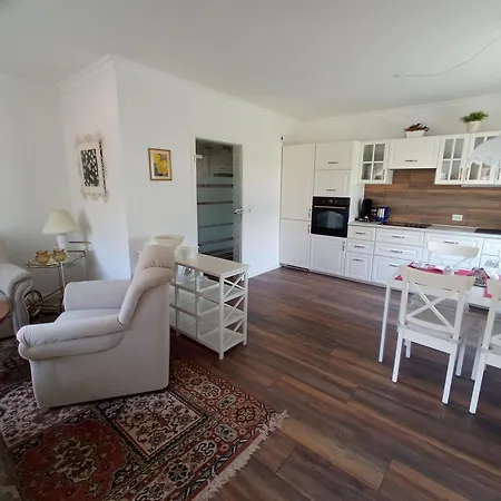 Zwei Finken In Apartment Wiesmoor